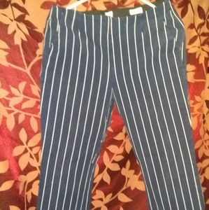 Stretch denim stripped cropped pant with size zip closure.